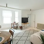 Charming 2-Bed Flat In The Heart Of Nottinghill - Steps From Portobello Rd Market And Nottinghill Bookshop